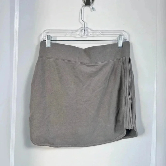 Athleta Serenity Skirt In Silver Grey NEW WITH TAG Size S - Picture 4 of 4